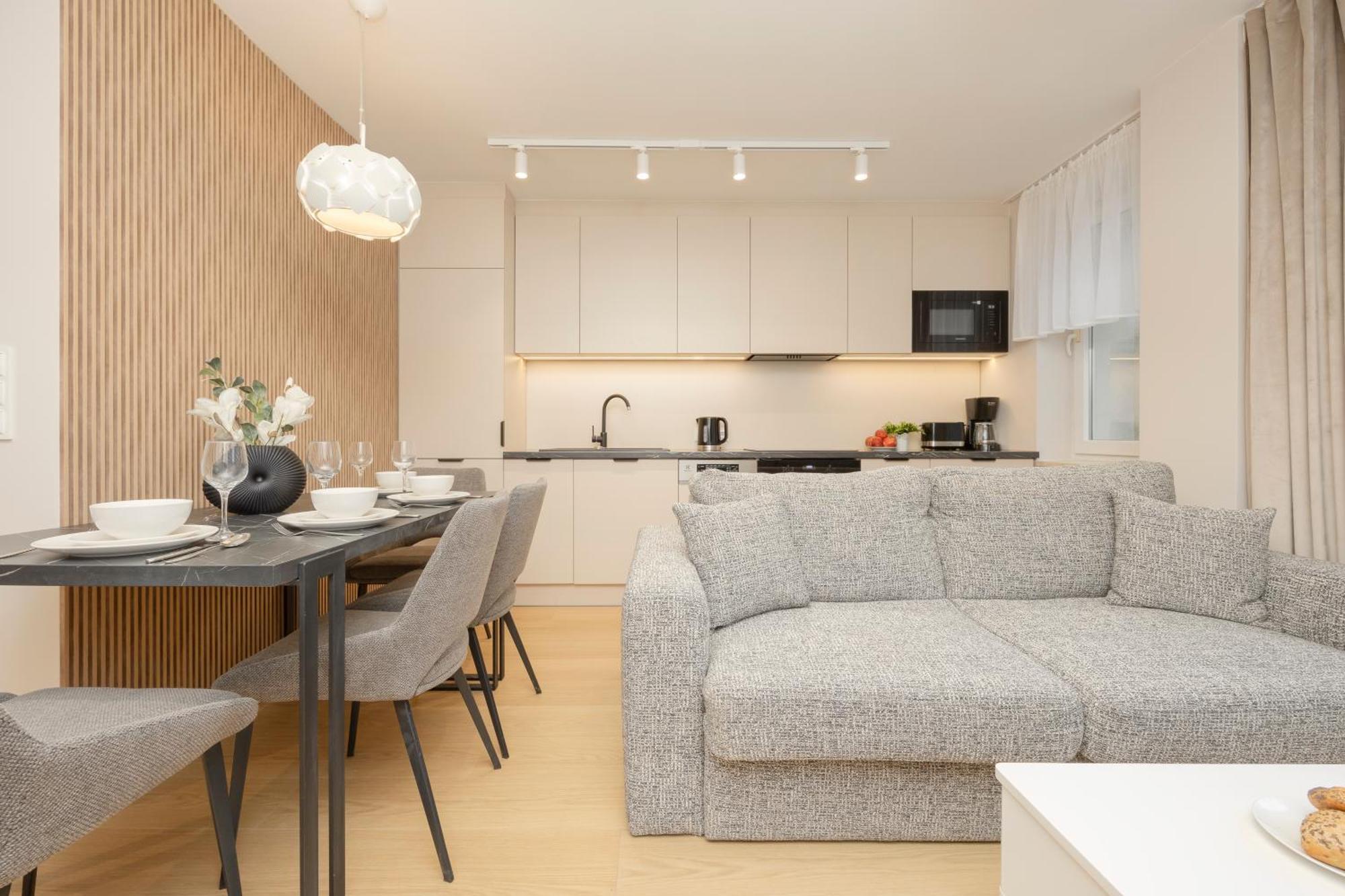 Comfortable Apartment Warsaw Wola & Balcony By Noclegi Renters Buitenkant foto